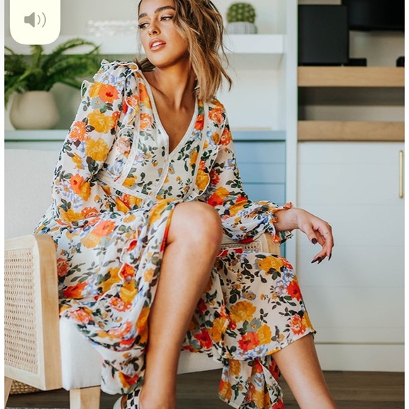 Vanessa Dress I’m Creme Floral NWT - Picture 2 of 6